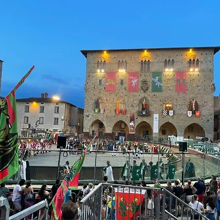 Palazzo Bracciolini Nel Cuore Della Citta