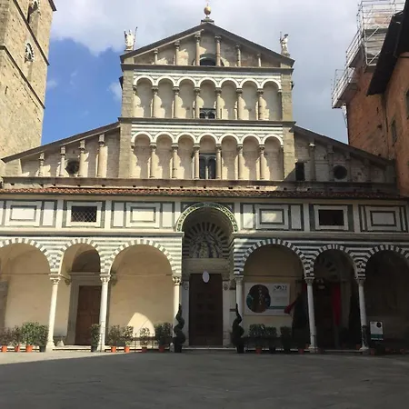 Palazzo Bracciolini Nel Cuore Della Citta Affittacamere Pistoia