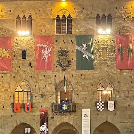 Palazzo Bracciolini Nel Cuore Della Citta