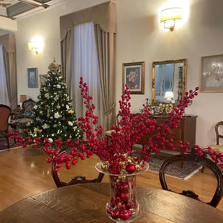 Palazzo Bracciolini Nel Cuore Della Citta Affittacamere Pistoia