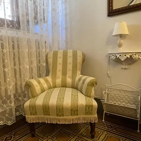 Pensionat Palazzo Bracciolini Nel Cuore Della Citta 3*